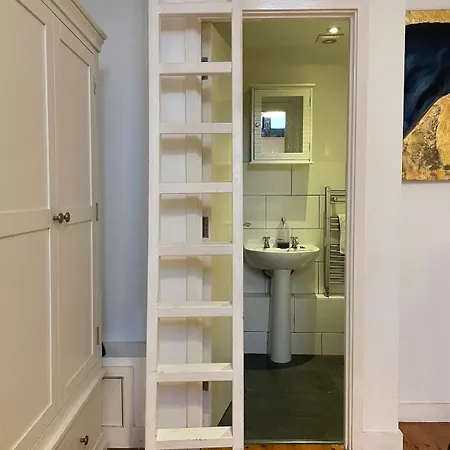 Converted Chapel In Old Market شقة *