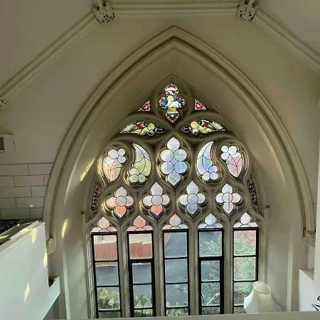 Apartment Converted Chapel In Old Market Bristol