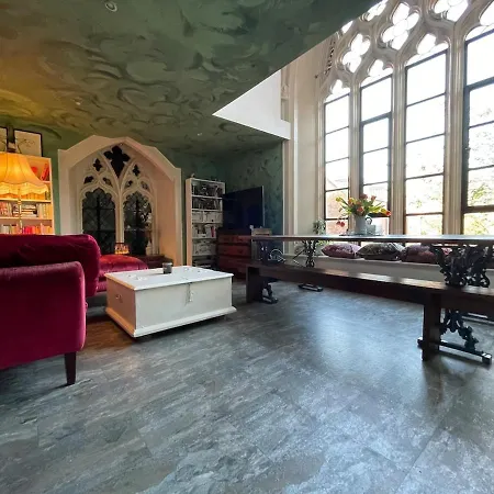Apartment Converted Chapel In Old Market Bristol