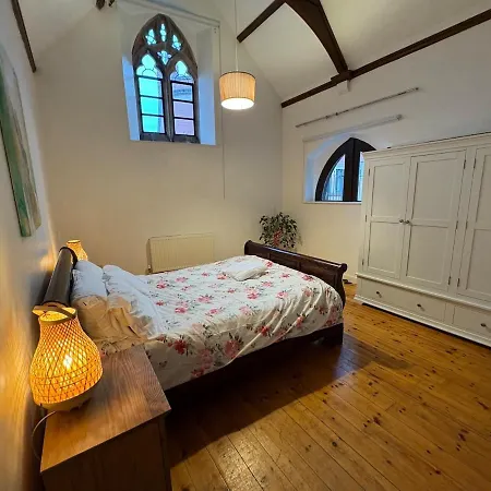 Apartment Converted Chapel In Old Market *